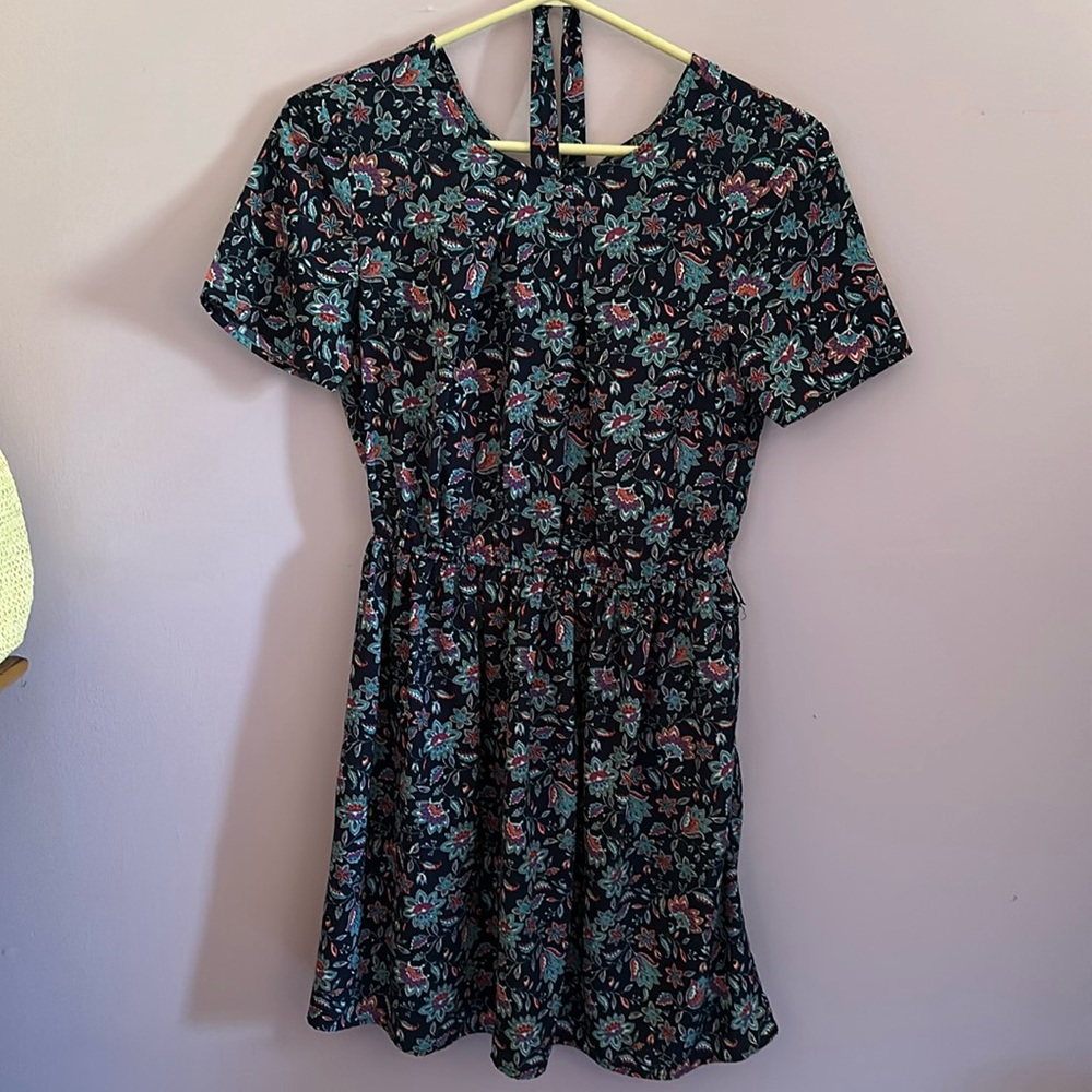 Forever 21. CO Missing Button On Neck Easy Fix